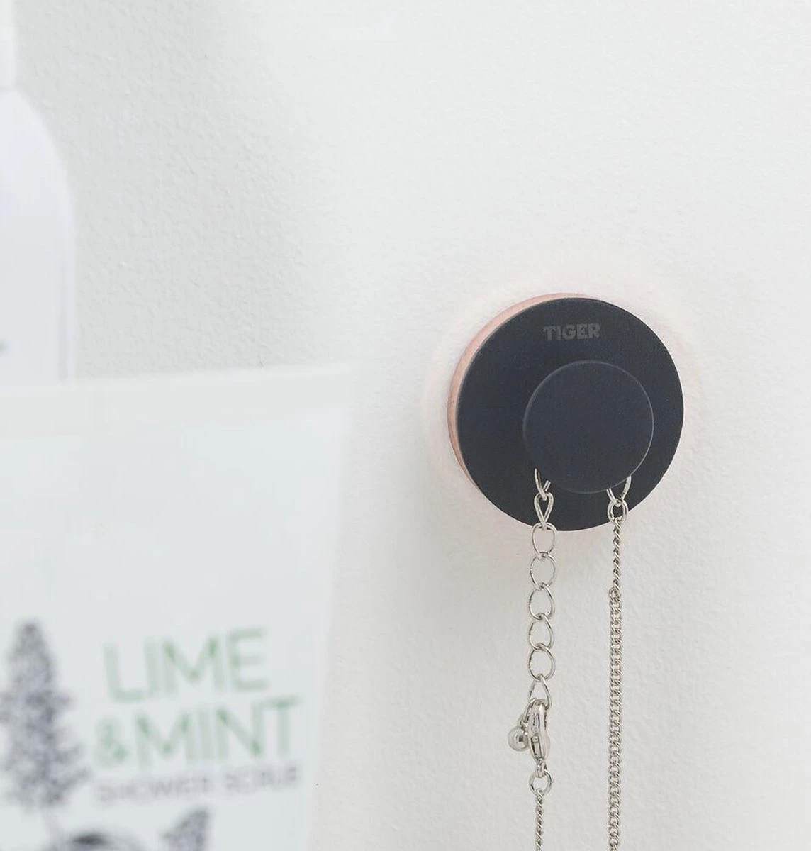 Tiger Urban Toiletaccessoireset - Toiletborstel Met Houder - Toiletrolhouder Met Klep - Handdoekhaak - Zwart - Afbeelding 3