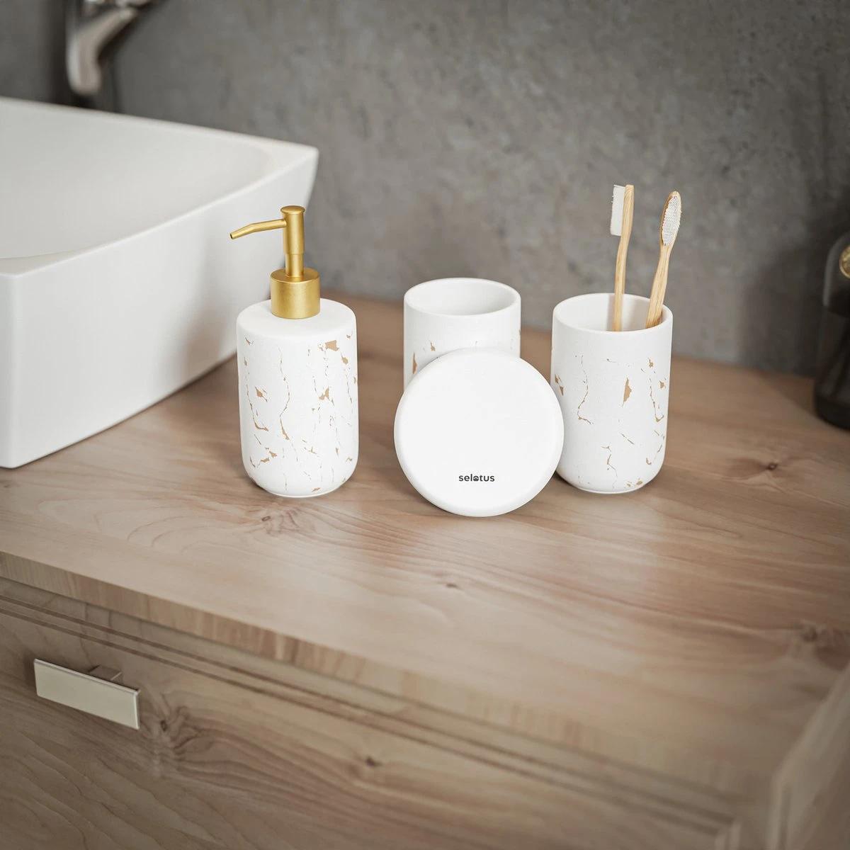 Selotus® Badkamer Set Van 4 – Badkamer Accessoires – Zeepdispenser – Dispenser - Tandenborstelhouder – Zeepbakje – Zeephouder – Vrijstaand – Planchet - Zeeppompje - – Wit Goud - Afbeelding 2